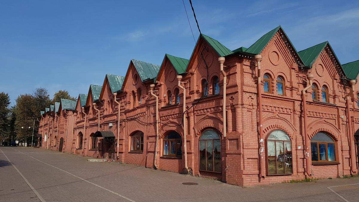 Торговые ряды Клин. Деревянные торговые ряды города Клин. Город Клин достопримечательности. Торговые ряды подсветка Клин.