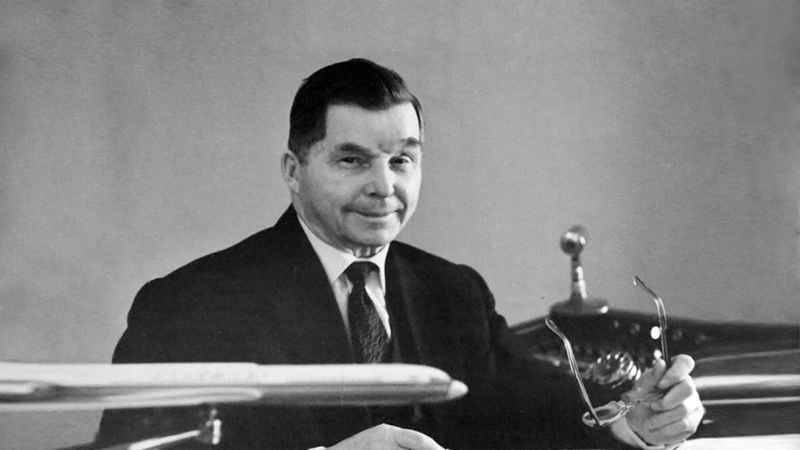 Директор конструктор. Сергей Владимирович Ильюшин. Серге́й Влади́мирович Илью́ши. Илюшин Сергей авиаконструктор. Сергей Ильюшин конструктор.