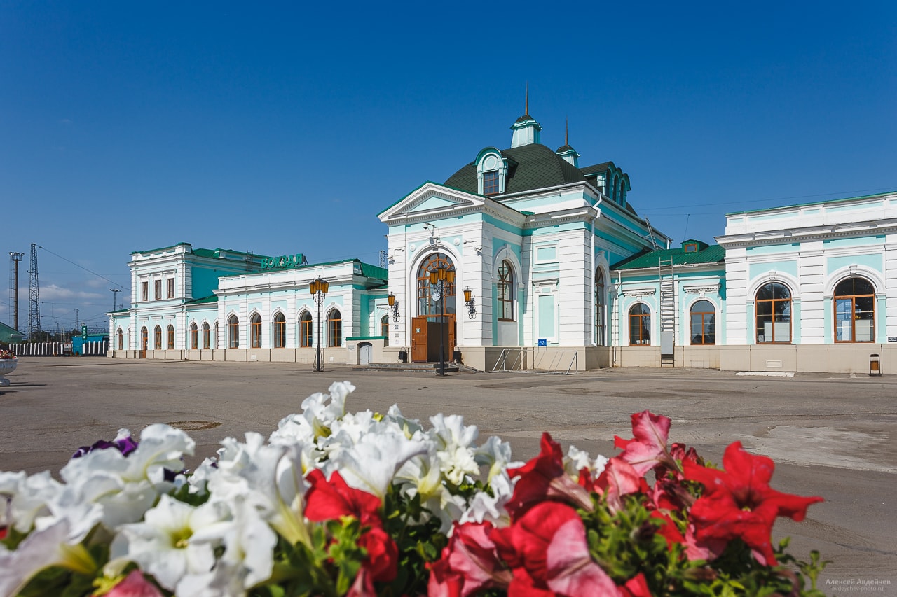 Сызрань фото. Сызрань i Самарская область. Сызрань i Сызрань. Сызрань вокзал памятник. Сызрань. Самарская область площадь.